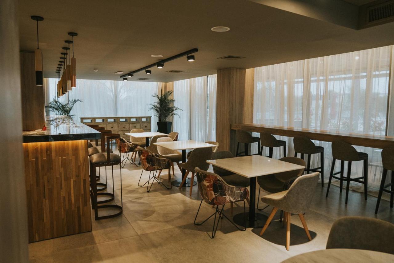 Howard Johnson Plaza La Ribera Resistencia Exterior foto